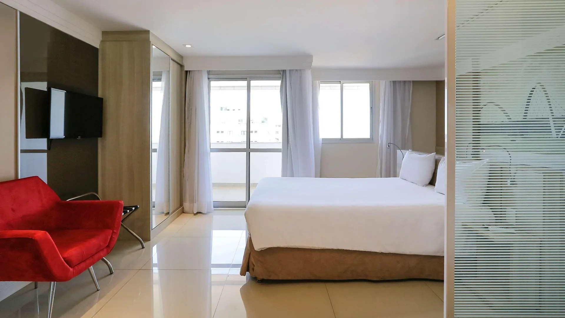 Mercure Brasilia Lider 4*,